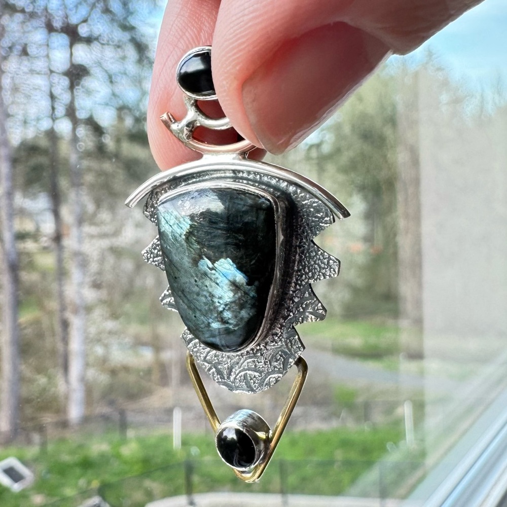 Intricate Labradorite Pendant - Picture 6 of 8